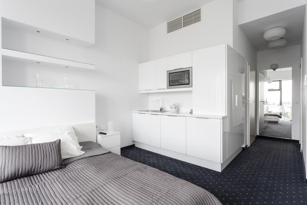Platinum Sky Apartment Wroclaw Room photo
